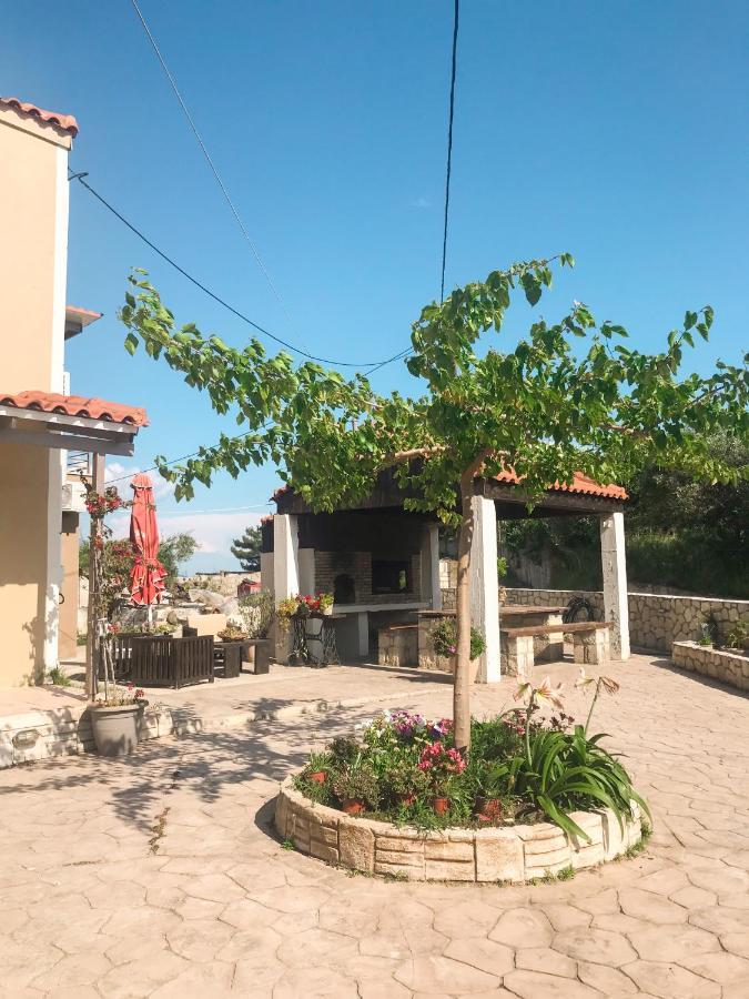 Villeta Nikol Lixouri Buitenkant foto
